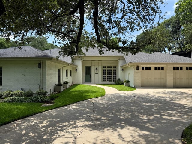 1904 Meadowbrook Dr