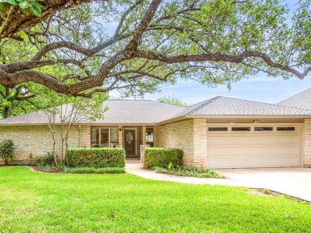1911 Oakview Dr