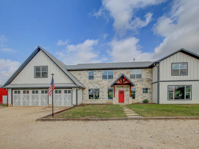196 Milam Ln