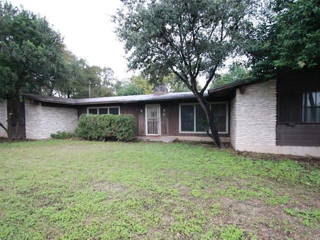 2004 Matthews Ln