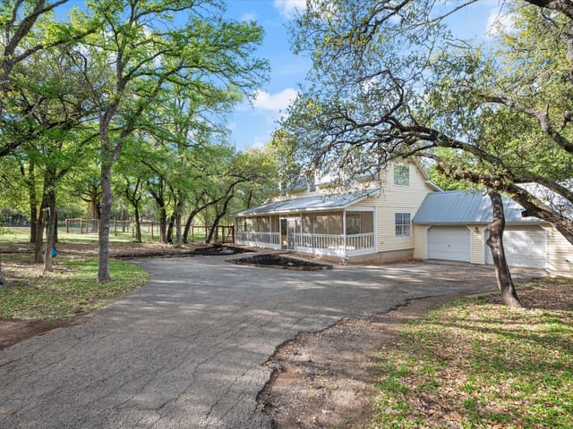 201 N Oak Hollow Rd