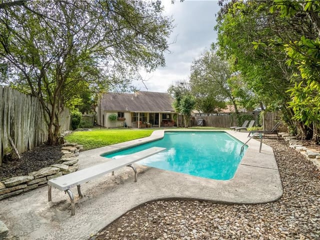 2010 Carriage Park Ln