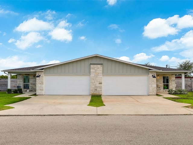 20109 Travis DR