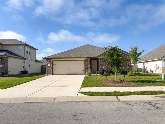 202 Autumn Leaf RD