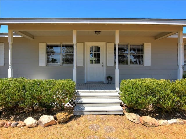 202 Cedar LN