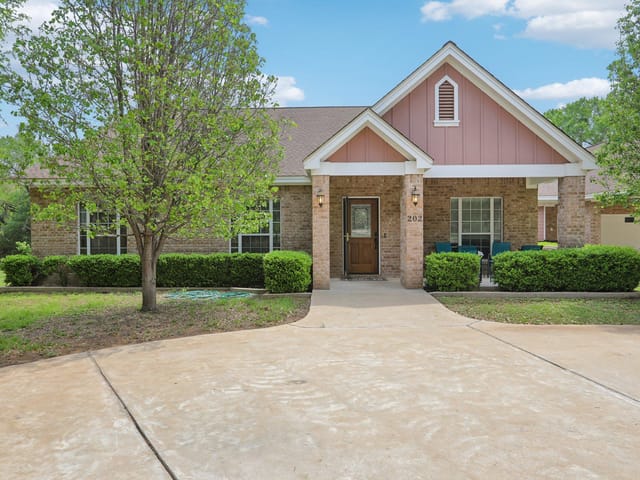202  Serenada Dr