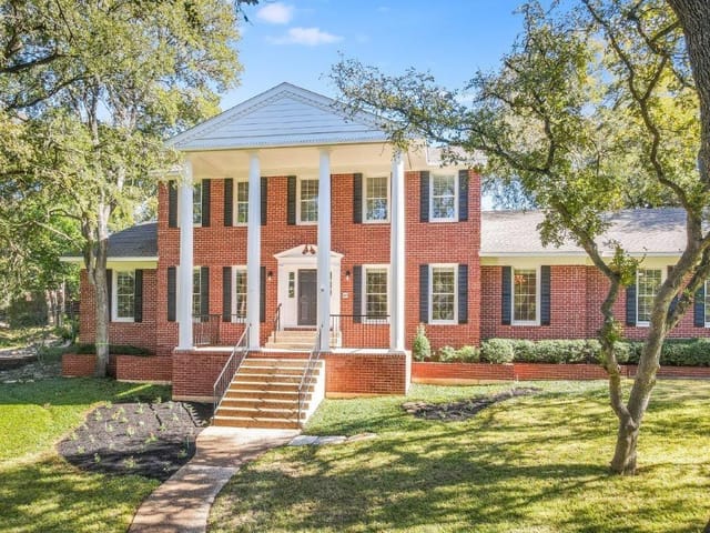 203 Wallis Dr