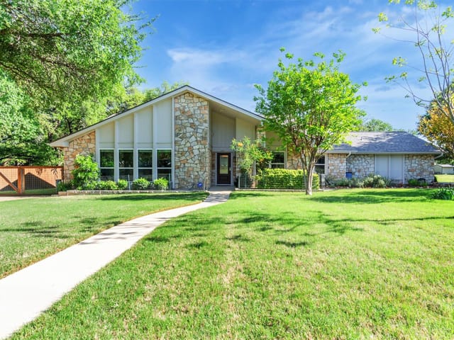 204 Mesa Dr