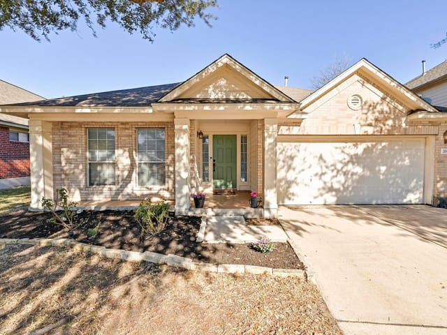 20404 Farm Pond Ln