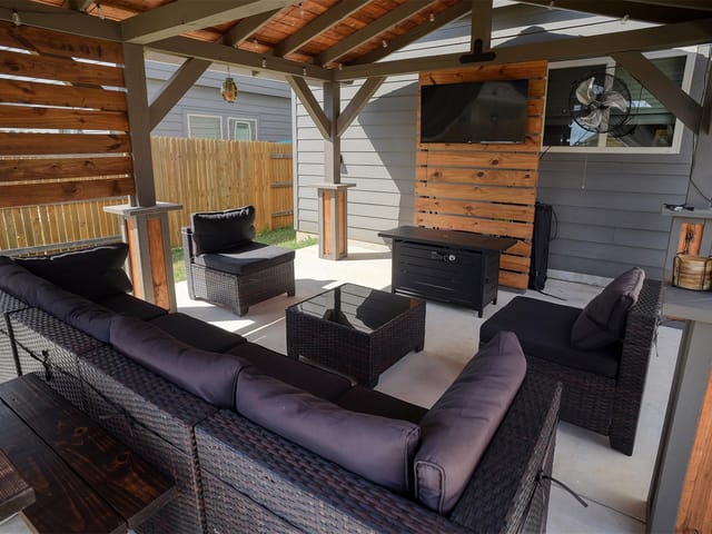 205 Driftwood LN