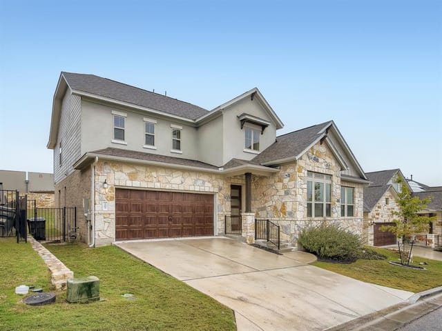 207 Village Oak Dr