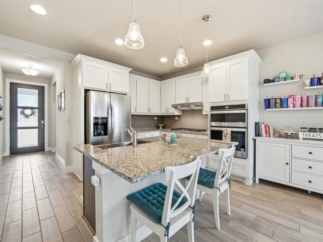 208 Winding Hollow LN