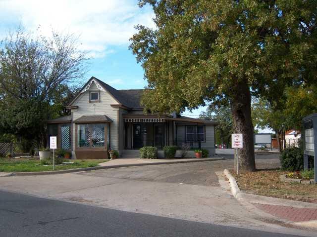 210 Round Rock Ave