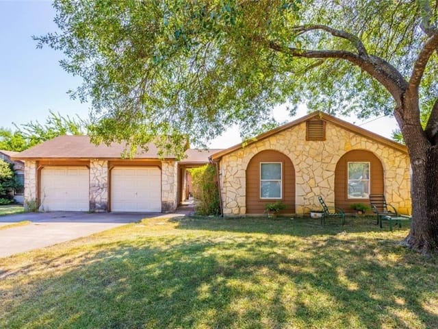 2104 Old West Pl