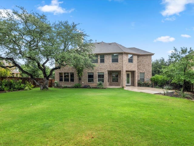 211 Longmont Ln
