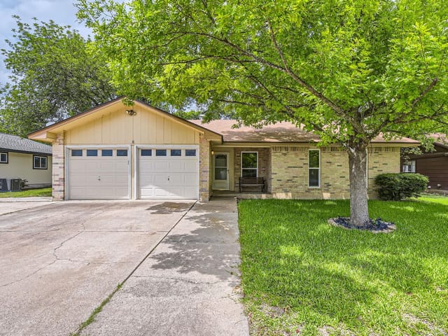 2112 Cindy Ln
