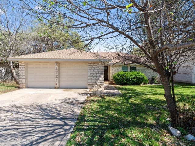 212 Rockcrest Dr