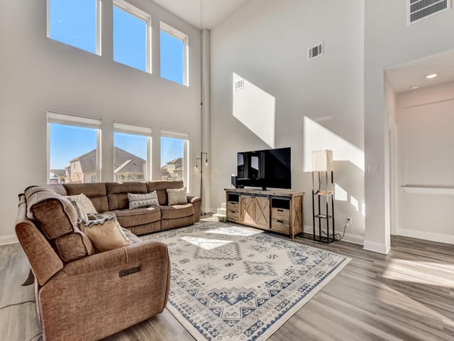 2121 Prairie Oaks Dr