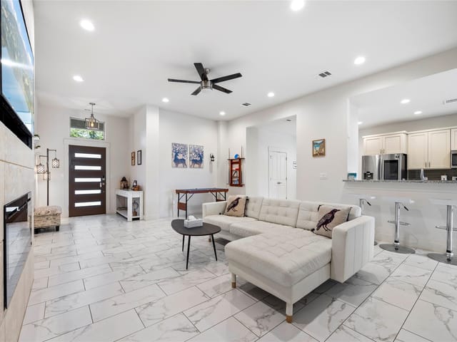 21513 Santa Carlo Ave