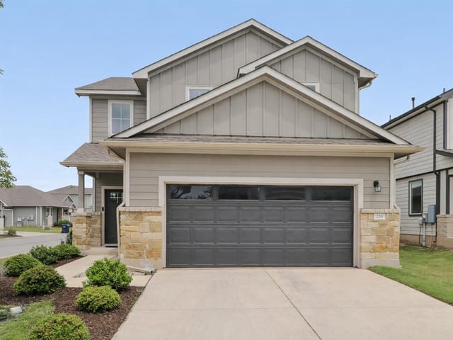 220 Merrick RD