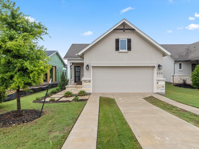220 Monterey Oak TRL