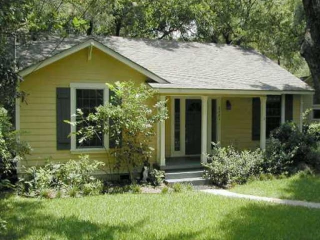 2201 Sharon LN