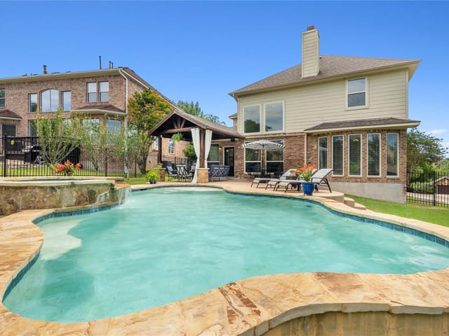 2211 Buffalo Gap