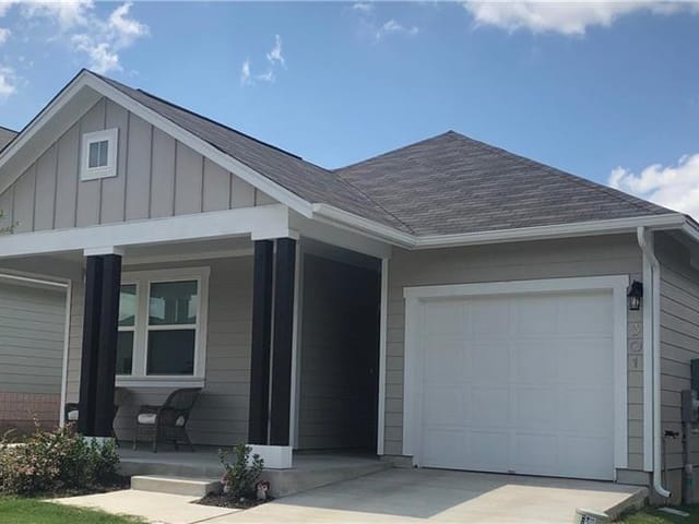 225 Michaelis DR