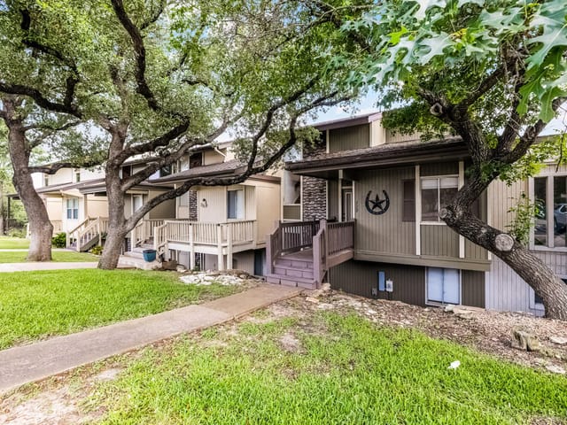229  Comanche Ln
