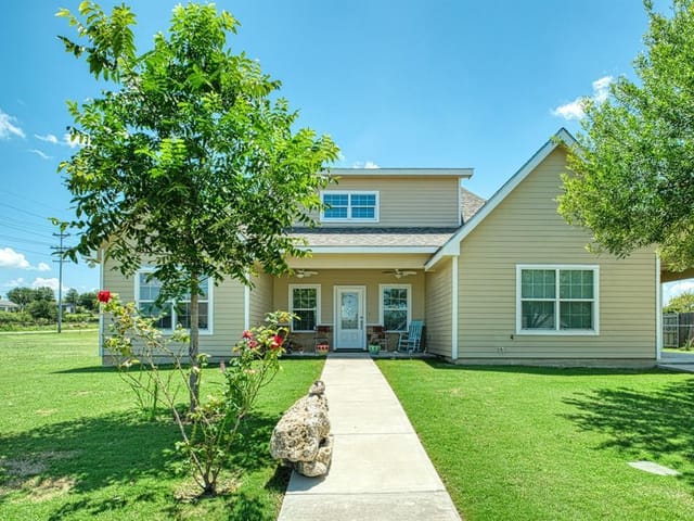 2409 Pecan ST