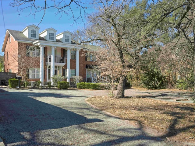 2413 Enfield Rd