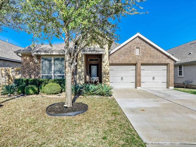 2416 BURBERRY Ln