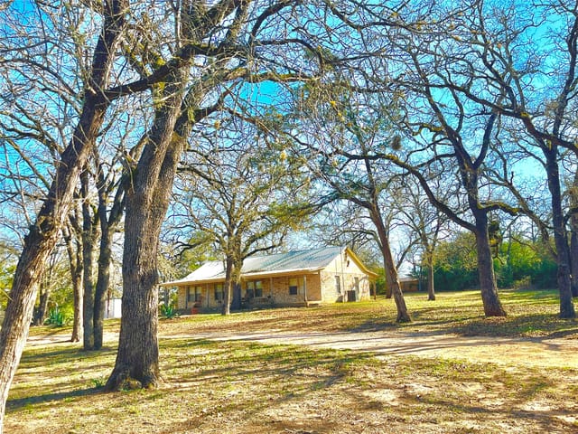 251 Milam Ln