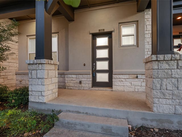 2521 Robert Browning St