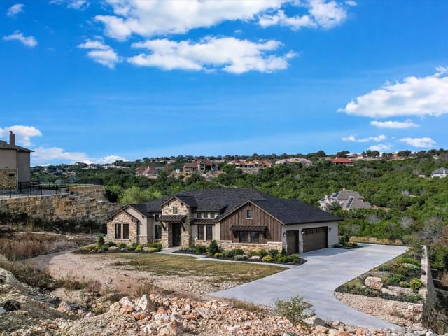 2601 Crystal Falls Pkwy