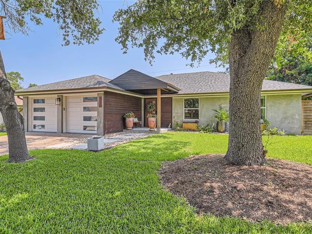 2610 Pinewood Ter