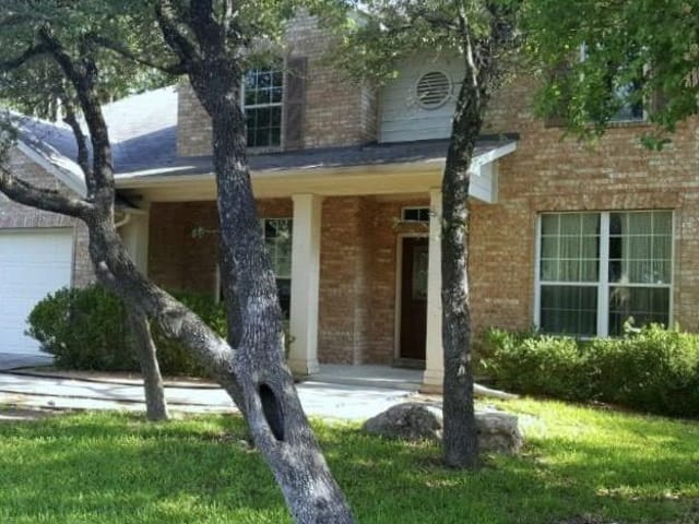 2621 Lou John St