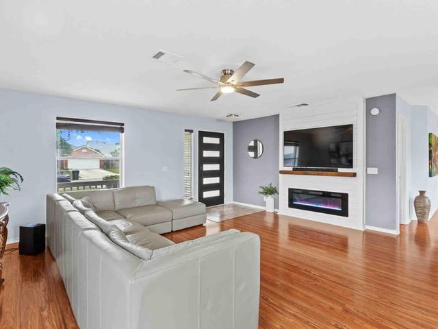 270 Endeavour DR