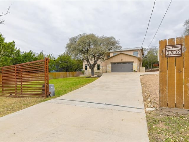 2702 Lawrence Dr