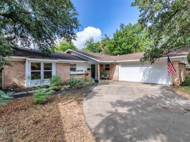 2703 Cascade Dr