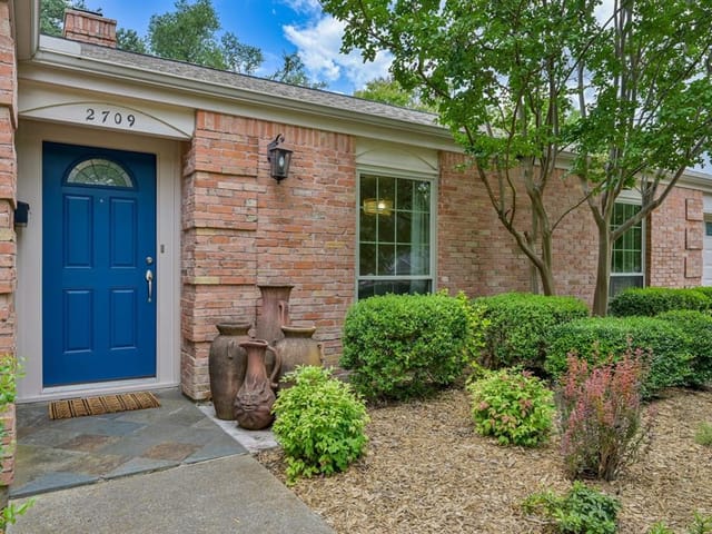 2709 Pinewood Ter