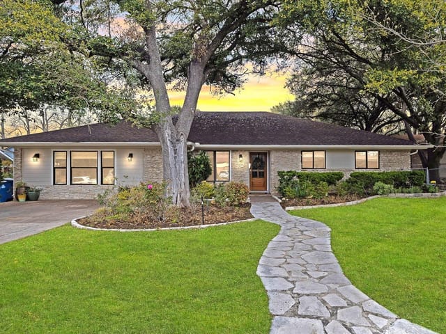 2710 Pinewood Ter
