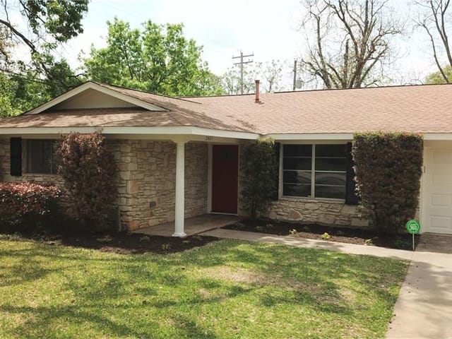 2803 Silverway Dr