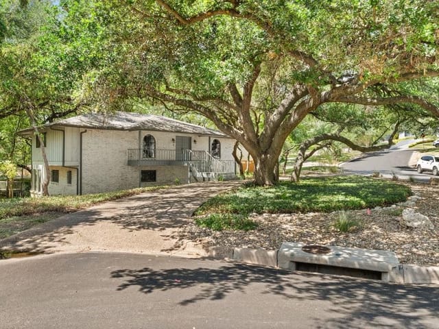 2804 Deercreek Cir
