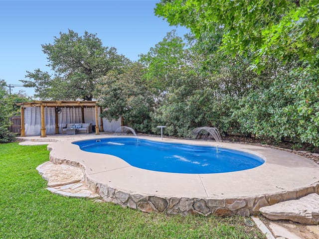 2835 Checker DR