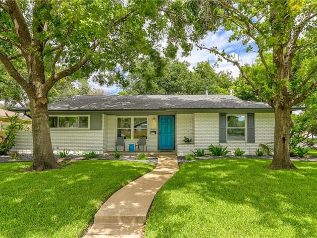 2900 Skylark Dr