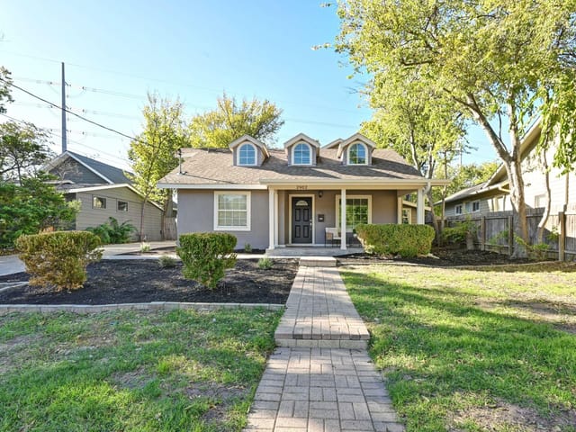 View 2902 Oakmont Blvd in Brykerwoods Annex 02 Resub 2902 Oakmont Blvd - front exterior - Luxury home in Brykerwoods Annex 02 Resub, Austin, TX