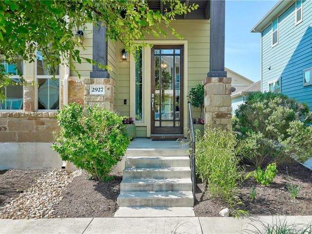 2927 Zach Scott St