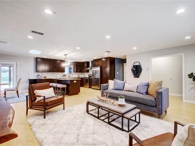 3004 Stardust Dr