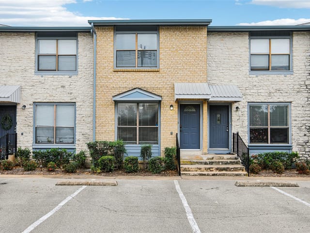 3004 WHISPER OAKS Ln Unit #C